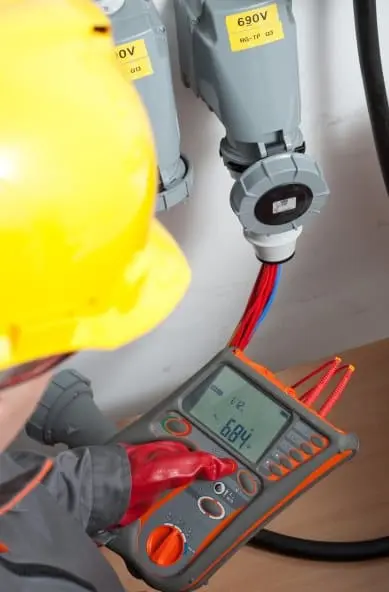 Uso del Medidor de Impedancias de Bucle de Cortocircuito AMZC-305